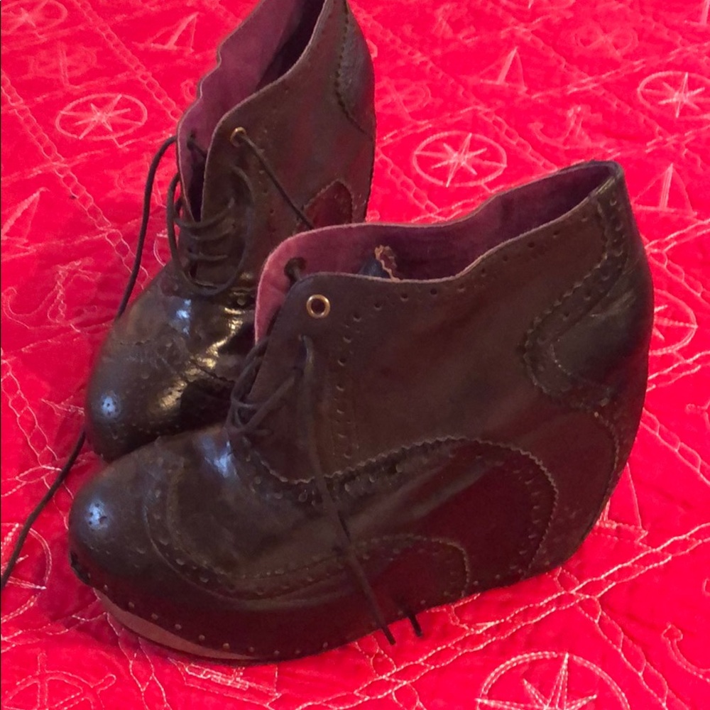 Irregular Shoes